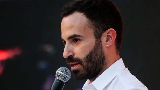 Marc Crosas se engancha con conductor de El Chiringuito: "Reportero con bufanda" 