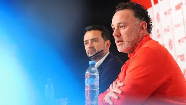 Gabriel Milito, DT de Chivas, soltó patada