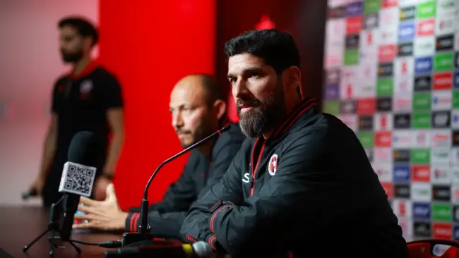 'Loco' Abreu pide que se hable de futbol sin tecnicismos: "tierra y barrio conmigo"