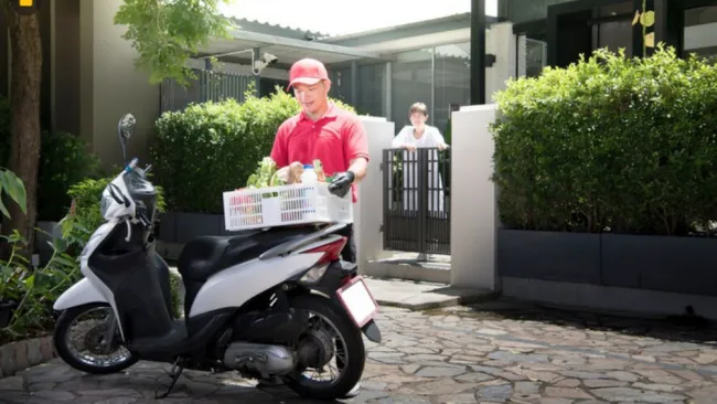 También deberán ganar más del salario mínimo y no deben de tener descuentos.