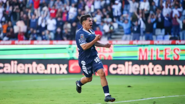 Pachuca anota golazo ante Rayados con asistencia de rabona incluida