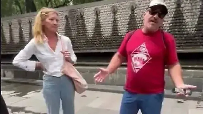 Turista extranjero orina en Chapultepec y joven lo confronta: se vuelve viral video 