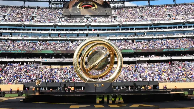 Donald Trump se quedó con el trofeo original