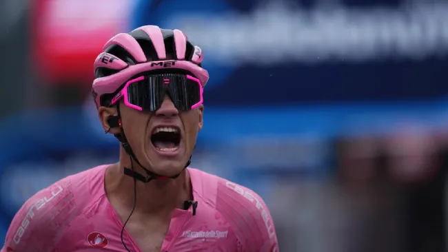 Isaac del Toro y un accidente que pudo dejarlo sin competir