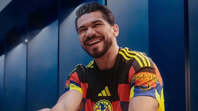 Henry Martín se escapa a parque acuático y lo revientan en redes sociales