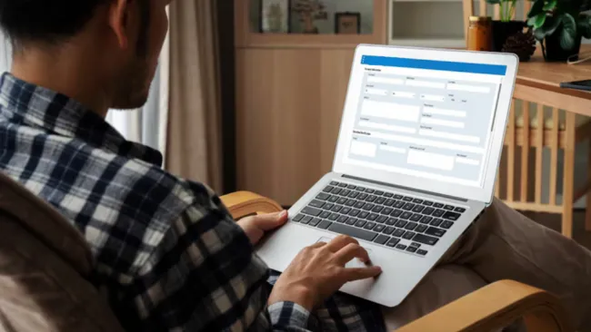 Más de 30 'papeleos' podrás realizar sin salir de casa. 