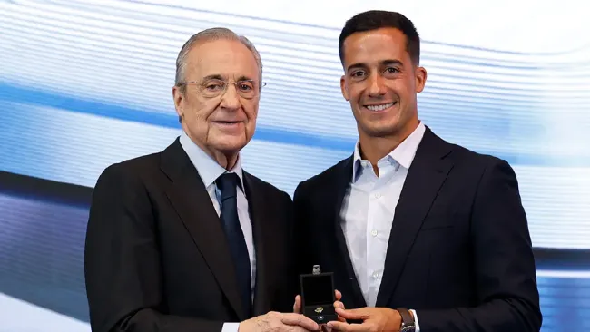 Kylian Mbappé y Andriy Lunin acompañan a Lucas Vázquez en su despedida del Real Madrid