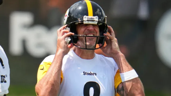 Rodgers 'debuta oficialmente' como QB de los Steelers
