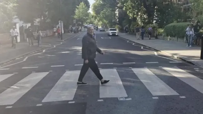 ¡Como Beatle! Papá de 'Checo' Pérez presume visita a Abbey Road 