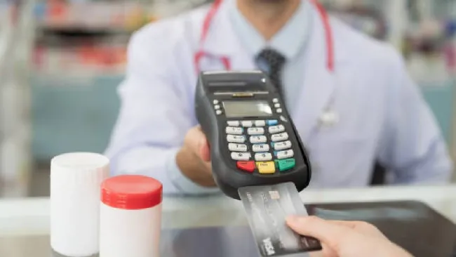 ¡Alerta Profeco! Es ilegal que te cobren comisión por pagar con tarjeta