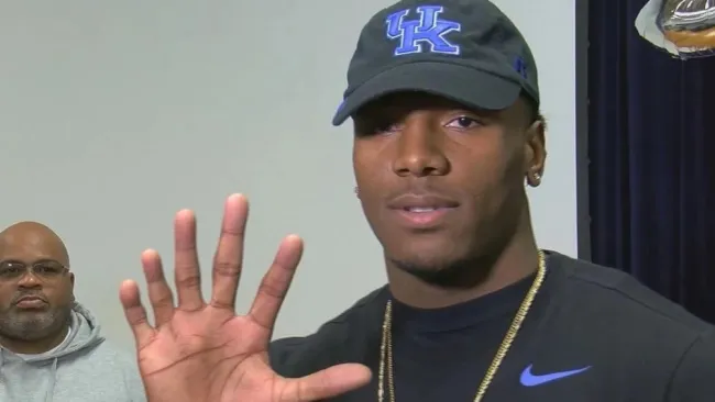 JJ Weaver se incorporó a Carolina recientemente 