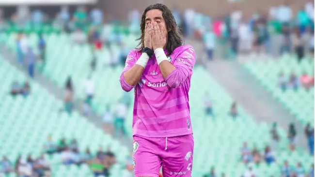 Carlos Acevedo pierde la cabeza y se va expulsado en conato de bronca durante el Santos vs Colorados Rapids