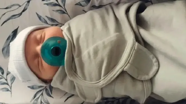 Bebé rompe récord mundial: nace de embrión congelado por más de 30 años