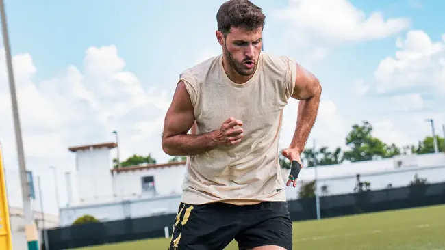 Santiago Giménez finaliza sus vacaciones y se integrará a pretemporada de Milan