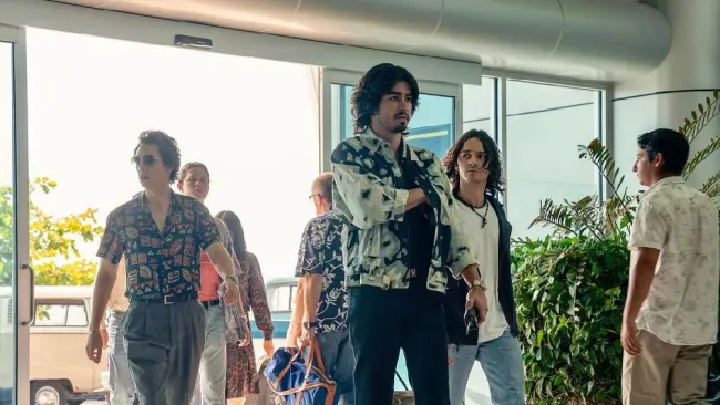 Actor de la serie Narcos, de Netflix, regresa a México tras tres meses hospitalizado en Dubái