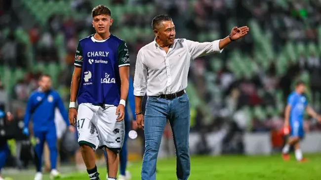 Ignacio Ambriz crítica el manejo de los contratos a los entrenadores mexicanos en el futbol nacional