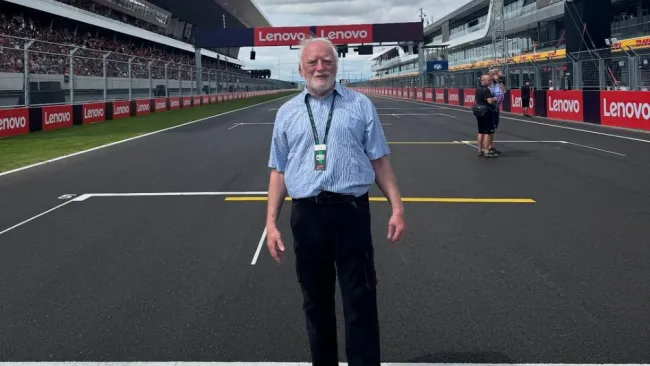 Pilotos conocieron en el GP de Hungría a uno de los personajes más famosos de internet 