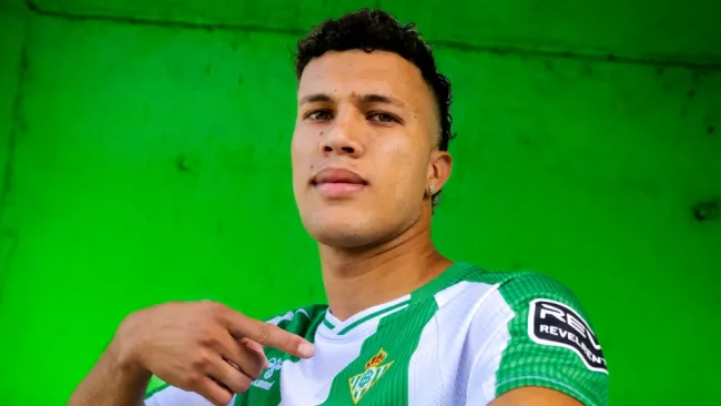 ¿Infidelidad? Betis presenta a Nelson Deossa ‘al estilo Coldplay’