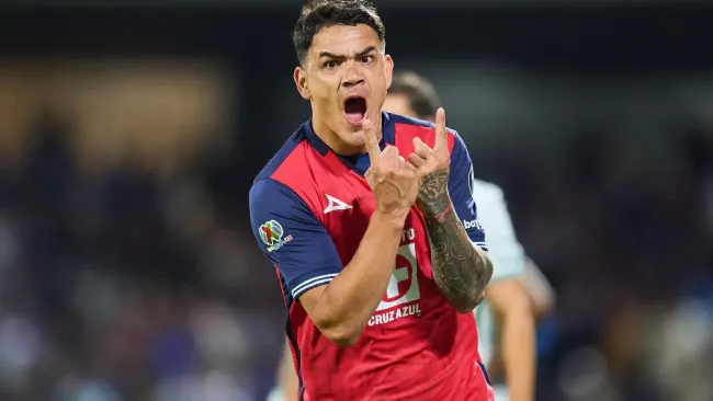 Cruz Azul no descarta el 'regreso' del Toro Fernández al primer equipo