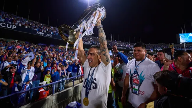 Velázquez dio los motivos por los cuales no mantuvieron a Vicente Sánchez