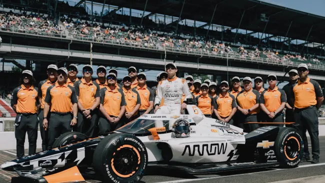 Pato O'Ward y su equipo ArrowMcLaren