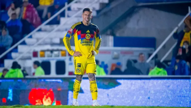 Así fue el curioso encuentro entre Brian Rodríguez y Policía 