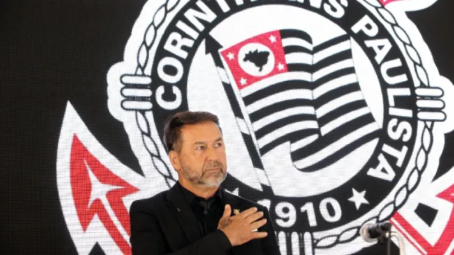 Socios echan al presidente de Corinthians