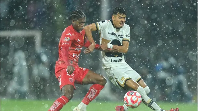 Necaxa, con cierre polémico, rescata empate ante Pumas