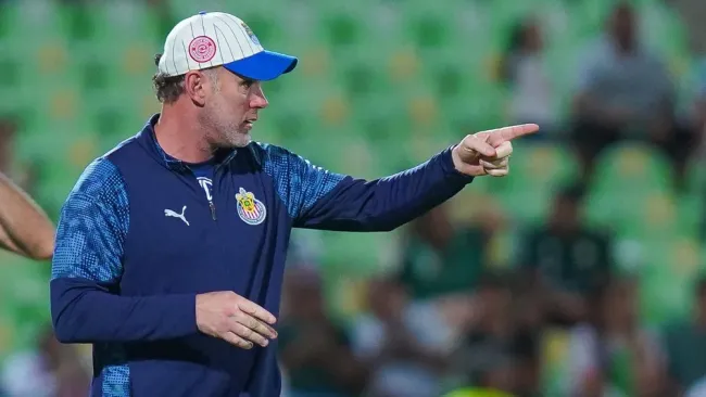 Milito lanza advertencia a su equipo tras caer ante Santos