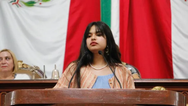  Ana Karen Sotero regaña a diputados en el Congreso CDMX durante entrega del Premio de la Juventud 2025