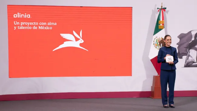 La presidenta Claudia Sheinbaum presentó el logo del vehículo ecológico.