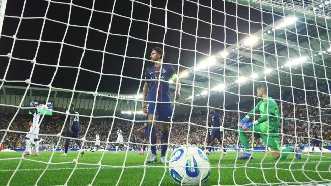 El segundo tanto de los Spurs llegó tras un error del portero parisino