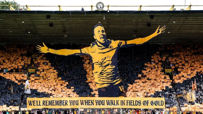 Lindo tifo de los Wolves para recordar a su exjugador