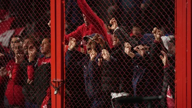Presidente de Chile califica de “linchamiento” los violentos incidentes en Copa Sudamericana