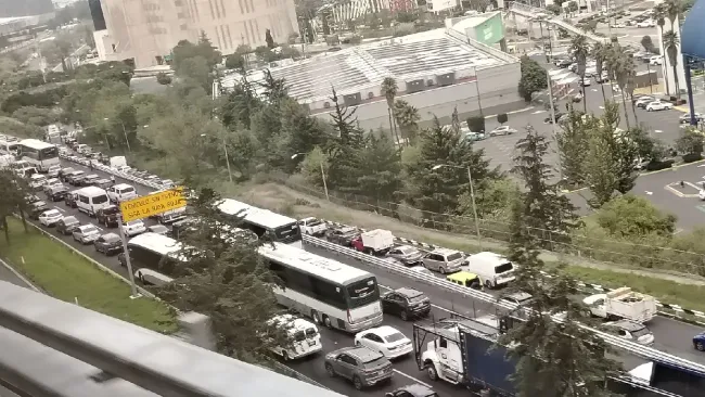 Familiares de Orlando bloquean Prolongación Reforma y México-Toluca exigen justicia tras 10 meses del accidente