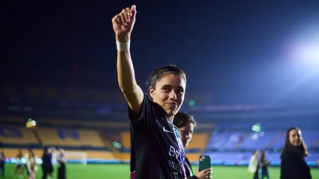 Emotivo homenaje a Jaqueline Ovalle en el Volcán antes de su partida a la NWSL