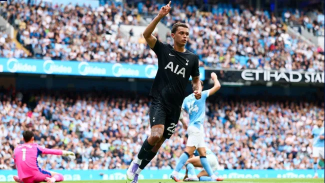 Tottenham mantiene paso perfecto en Premier League tras vencer a Manchester City