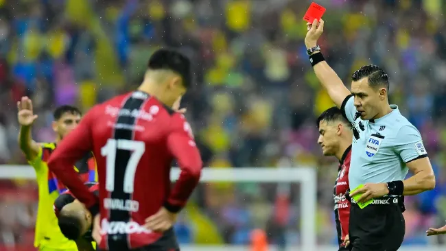 Rocha dejó con un hombre menos a su equipo