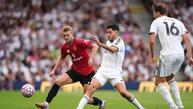 Fulham empata ante Manchester United con Raúl Jiménez viniendo desde el banquillo