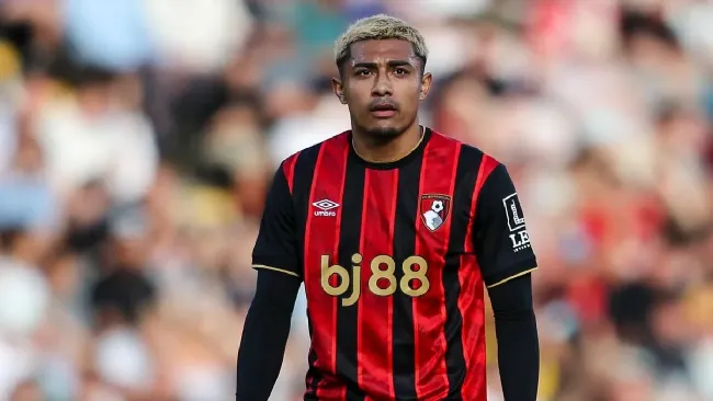 ¿Regresa a España? Rumores colocan a Julián Araujo en Sevilla