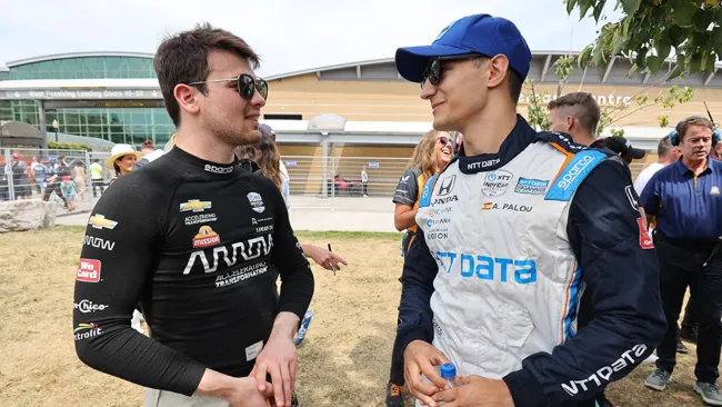 Pato O'Ward junto a Álex Palou en IndyCar