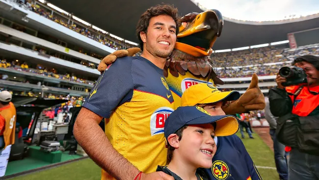 Checo es uno de los aficionados más famosos de las Águilas