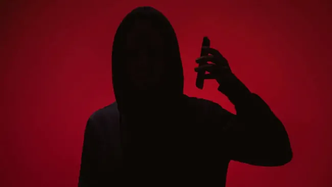 ¿Shakira pidiéndote lana? Condusef explica cómo operan los fraudes con IA