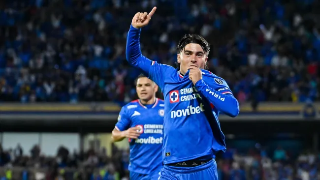 Cruz Azul se une para apoyar a hijo de Fernando Navarro; subastarán camisetas del partido vs Chivas