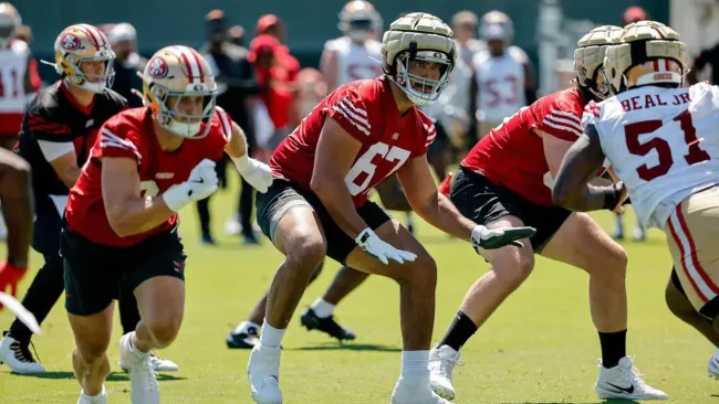 Los San Francisco 49ers colocan a Isaac Alarcón en la lista de suspendidos