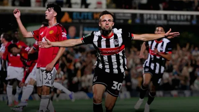 Manchester United queda eliminado de Carabao Cup contra Grimsby, equipo de cuarta división