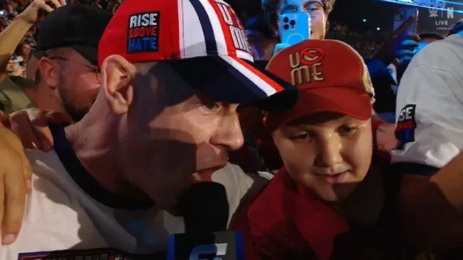 Cena y el famoso niño se reencontraron en Paris 