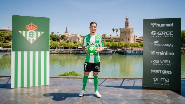 Antony rompe en llanto en su presentación con Betis