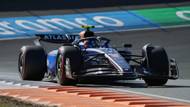 Carlos Sainz compara a Liam Lawson con Checo Pérez