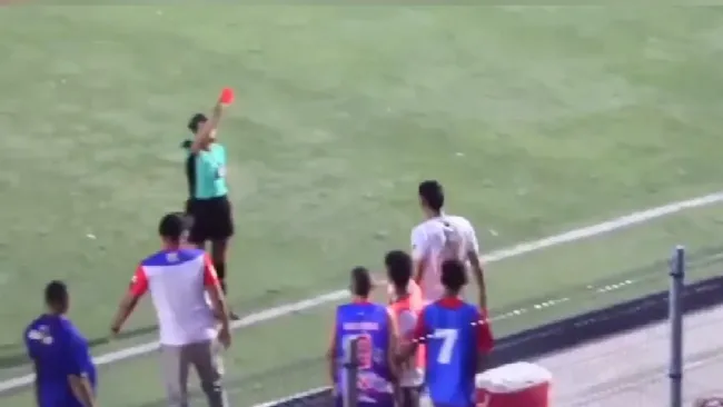 Árbitra es agredida físicamente en el futbol colombiano